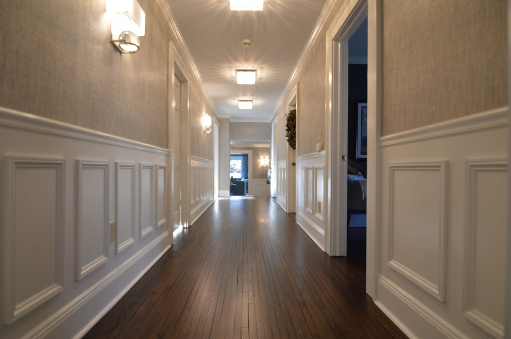 21+ Hallway Wainscoting Ideas To Make Your Home Posh 2022 Images