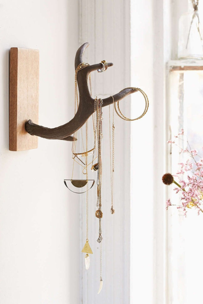 decorating with deer antlers