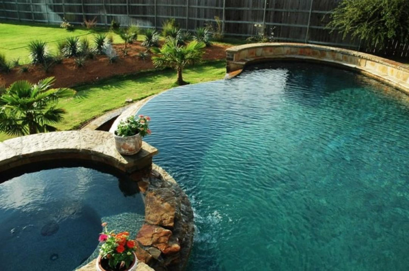 31+ Amazing Backyard Hot Tub Ideas in 2021 | Houszed