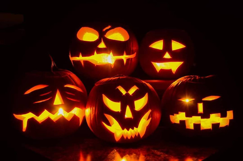 happy halloween pumpkin carving