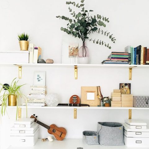 how to style shelves display