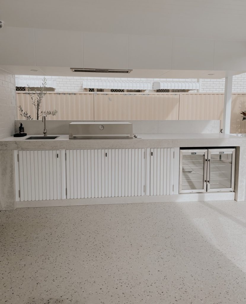 garden kitchen and bar