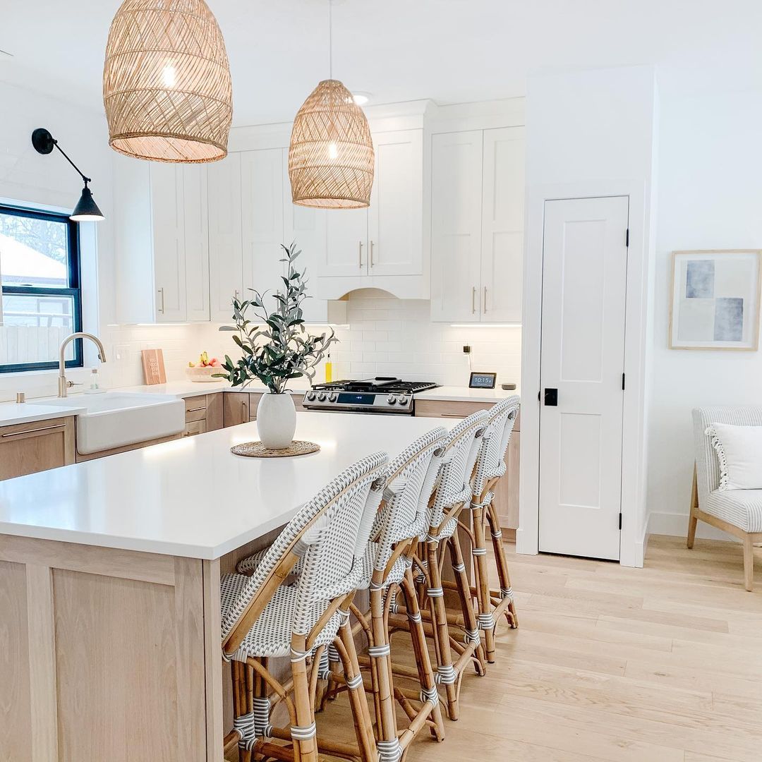 21+ Two Tone Kitchen That Are Bang on Trend in 2024