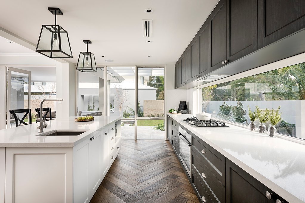 21+ Two Tone Kitchen That Are Bang on Trend in 2024