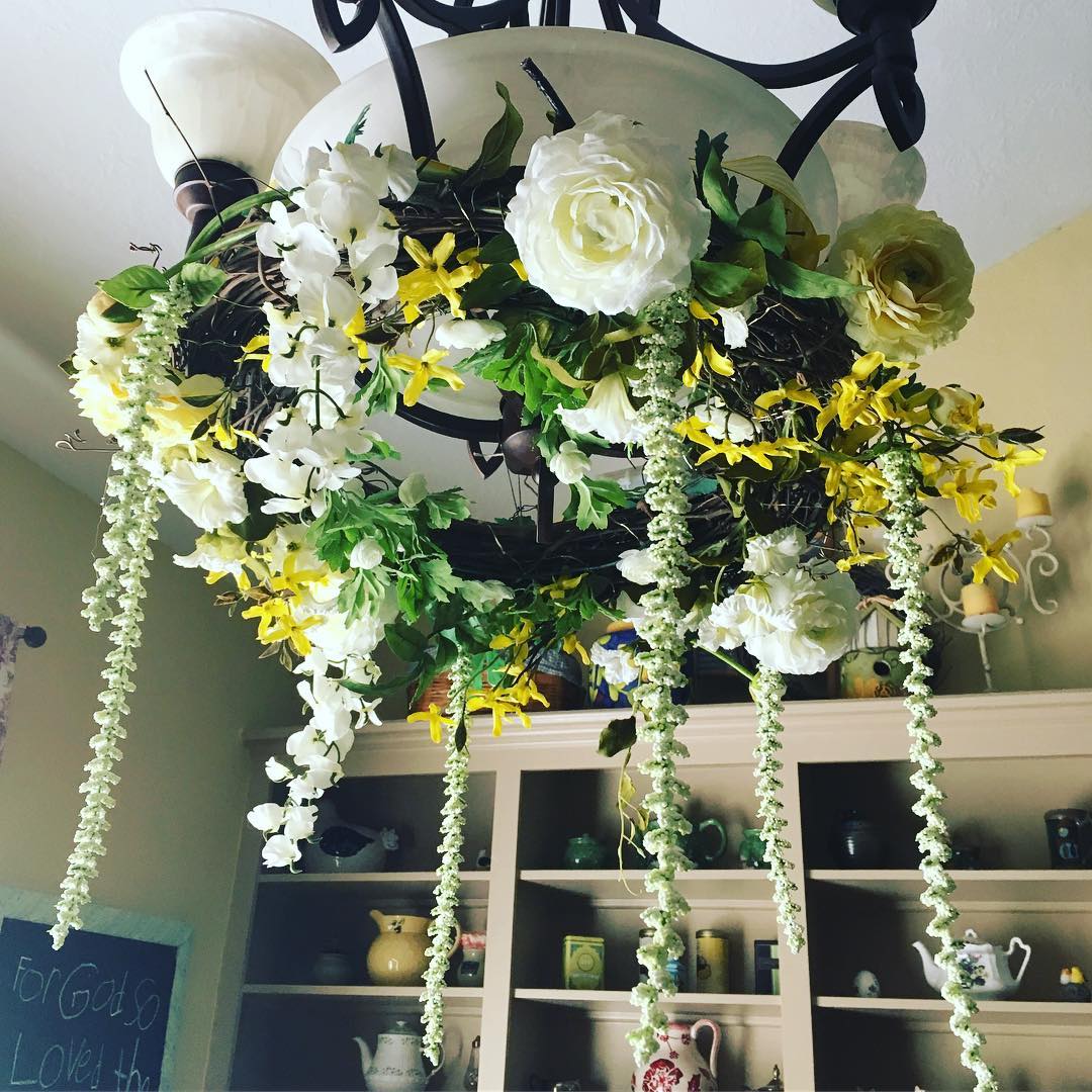 22+ Wreath Chandelier Ideas That Are Utterly Delicious in 2024 Houszed