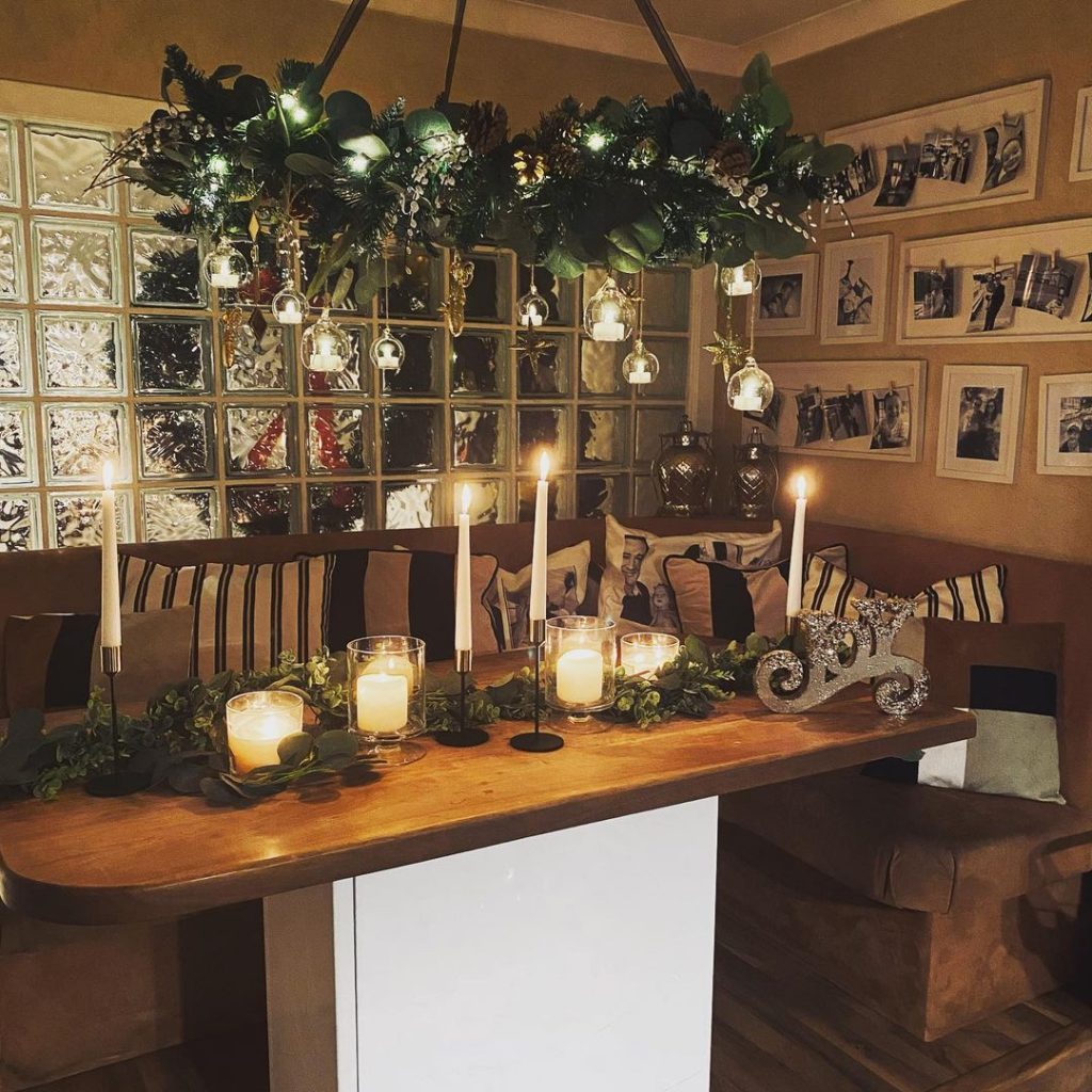 wreath chandelier christmas