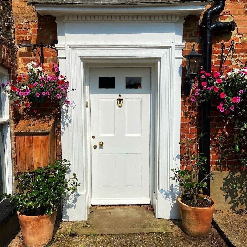 31+ Front Door Planters That Make a Statement in 2024 Houszed