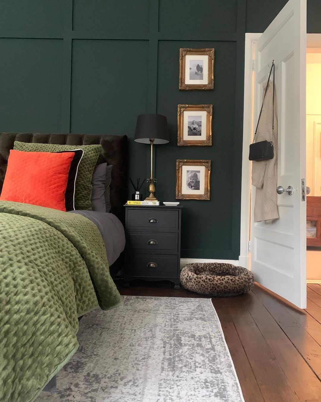 33+ Green and Black Bedroom Ideas That Utterly Delight in 2024
