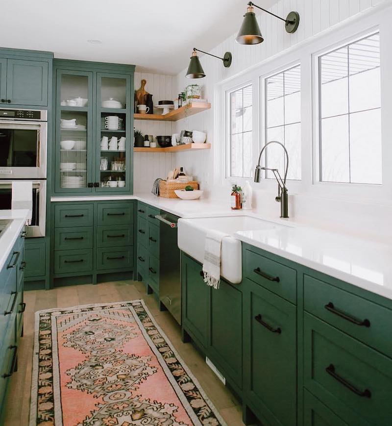 green and white kitchen idea