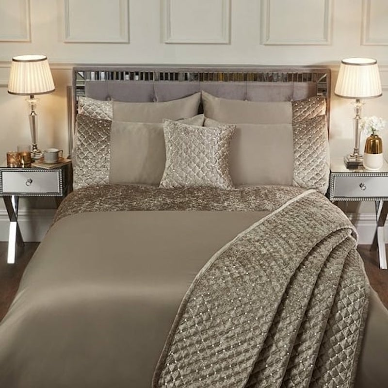 14+ Green and Gold Bedroom Ideas That Create a Little Magic in 2024