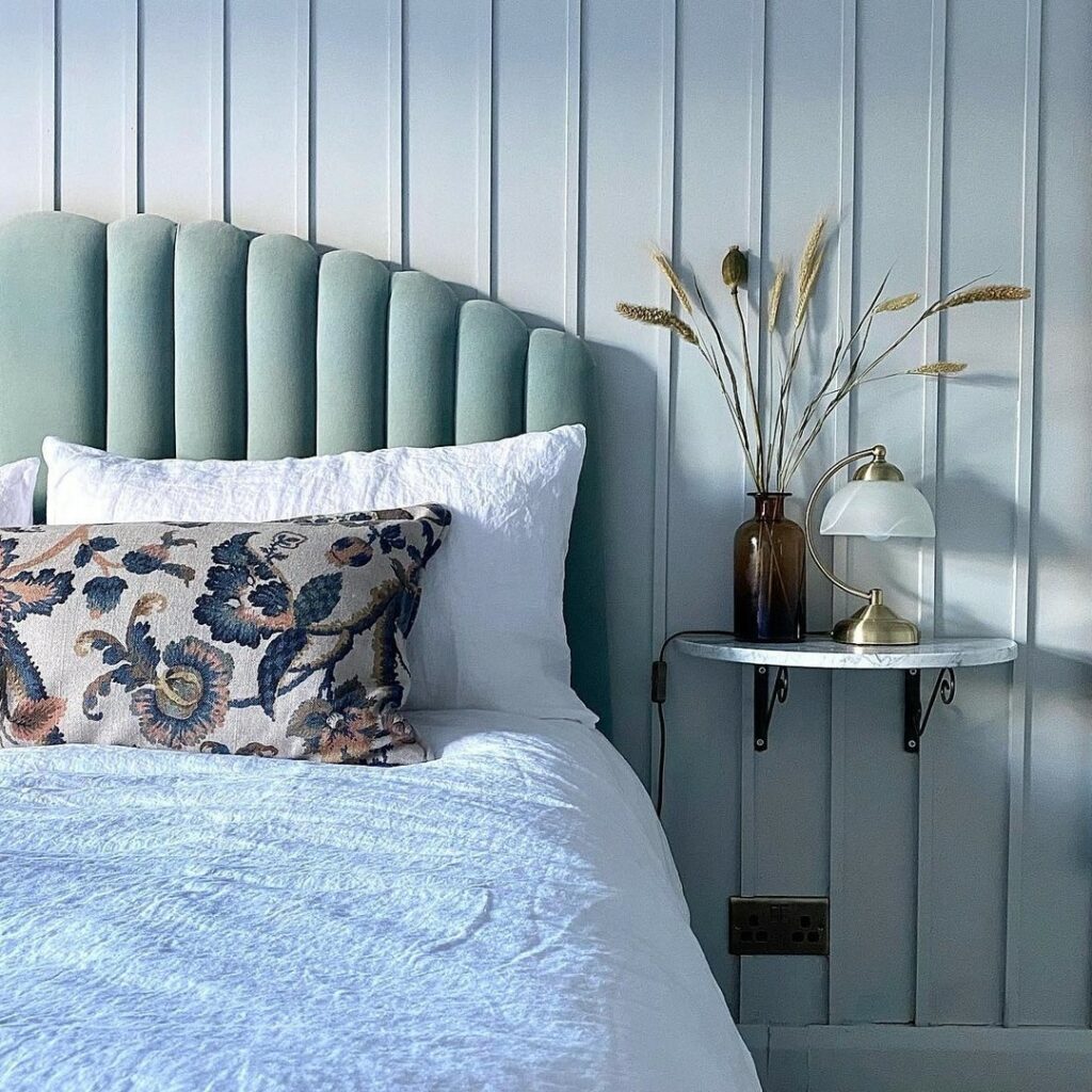 light blue and gold bedroom ideas