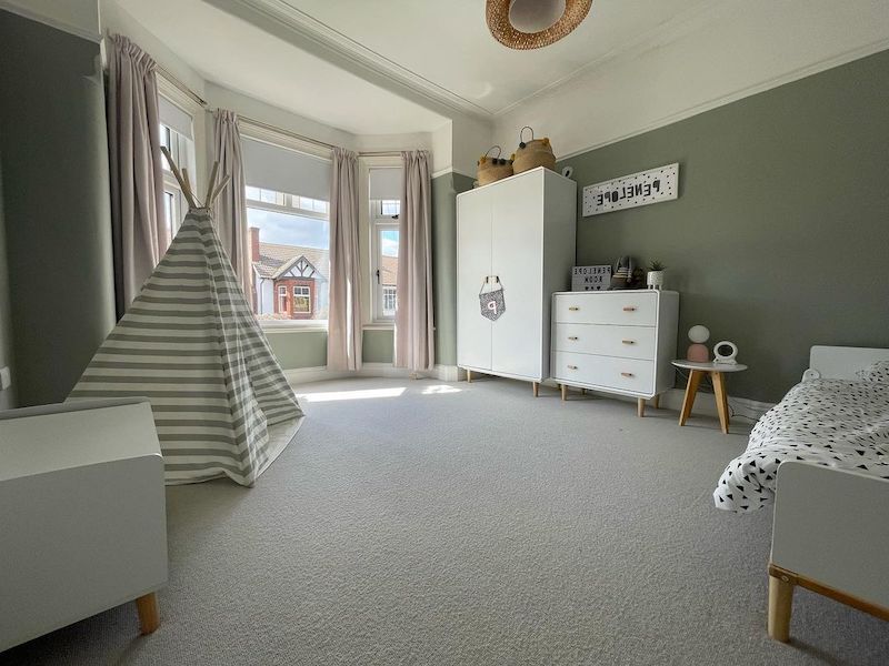 master bedroom ideas white and tiffany green