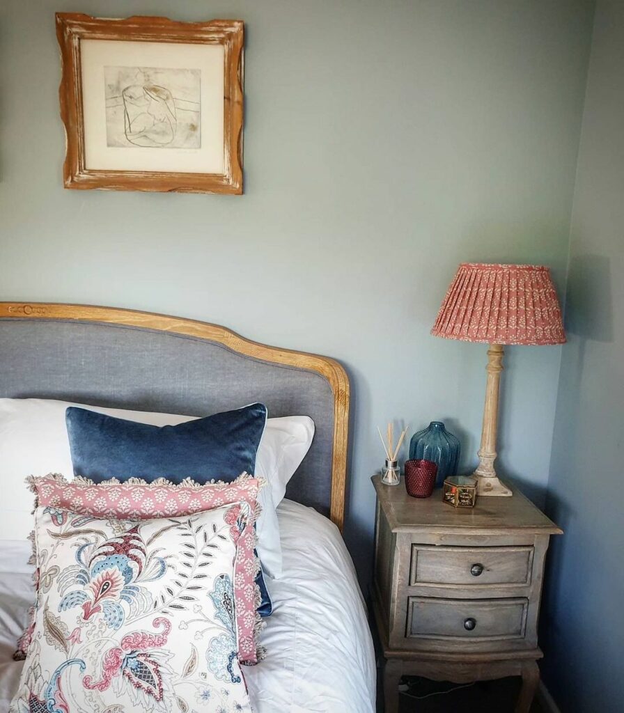 navy blue and blush pink bedroom ideas