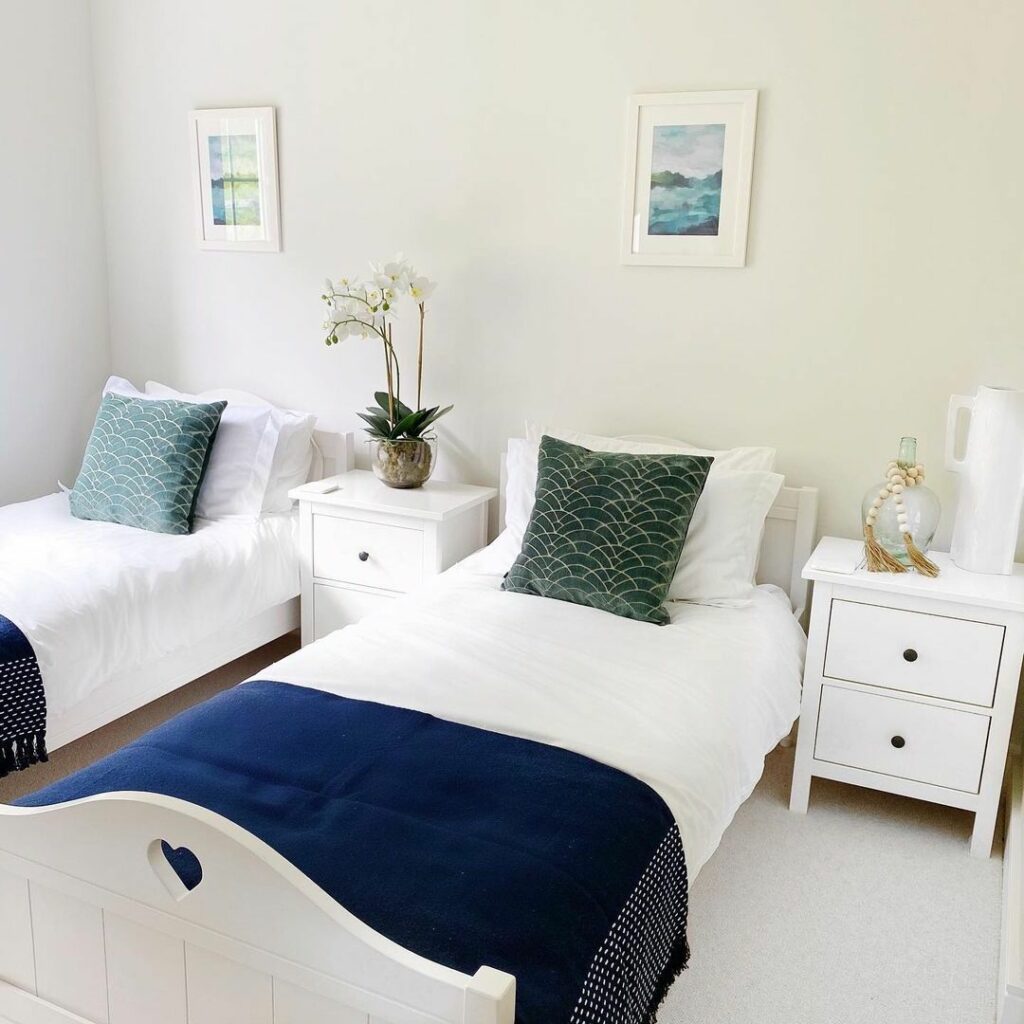 royal blue yellow and green bedroom ideas