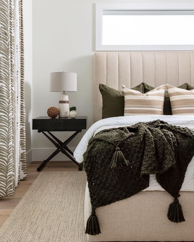 white and dark green bedroom ideas
