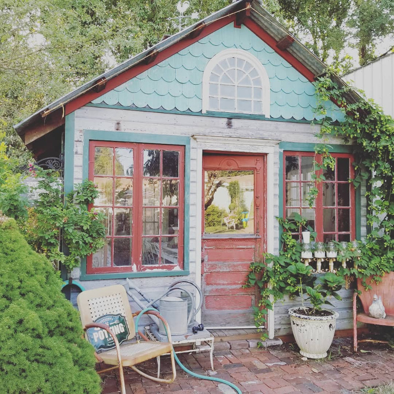 garden potting shed