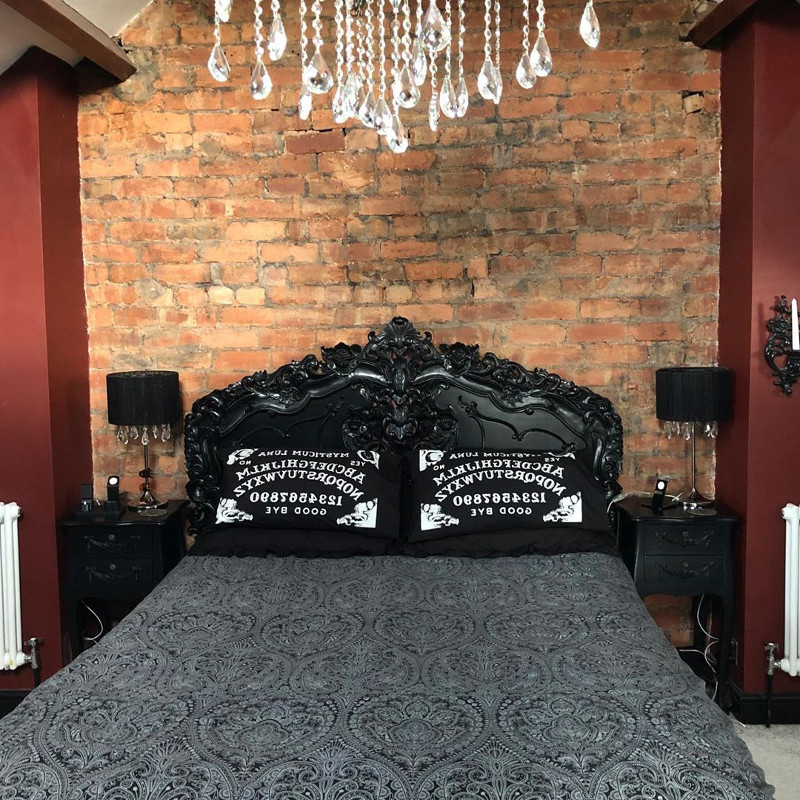 gothic bedroom decor