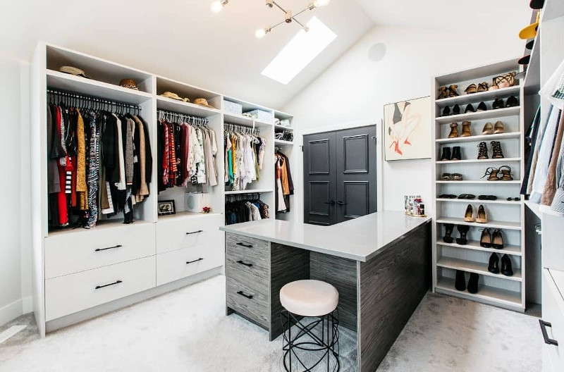 small walk in closet design
