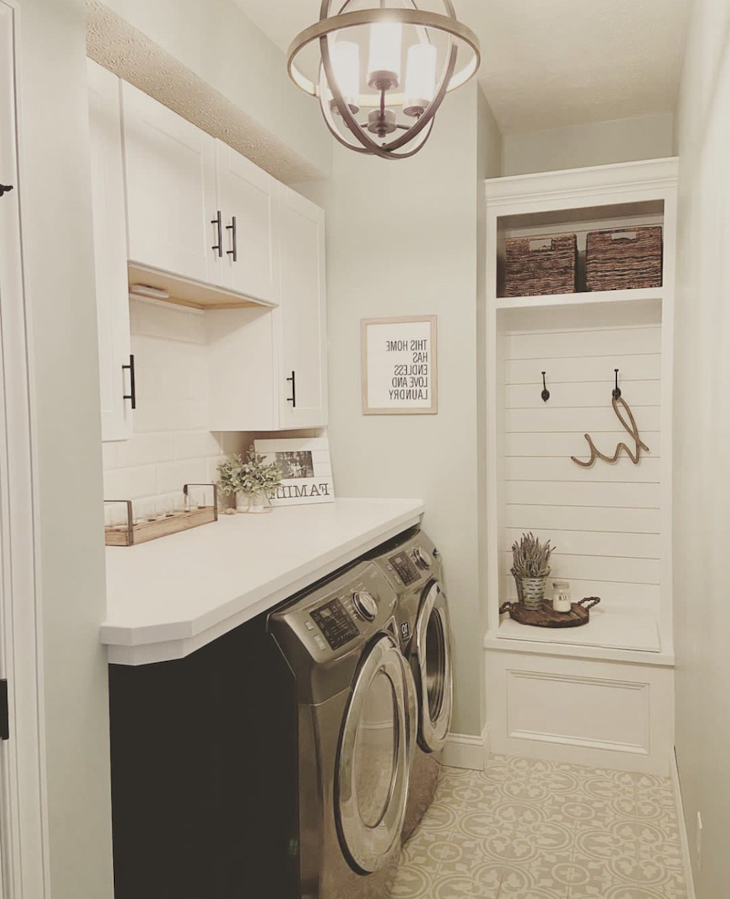 mudroom with washer and dryer