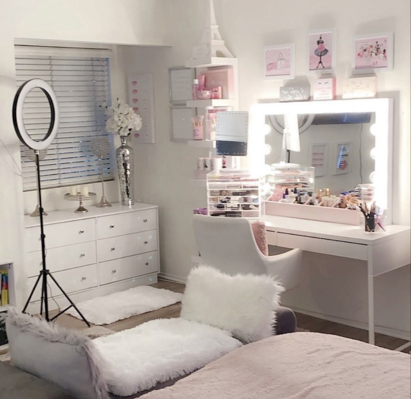 27+ Vanity Room Ideas That Deliver Beauty in 2024 Houszed