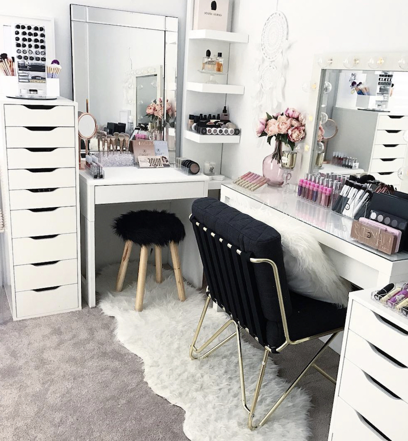 27+ Vanity Room Ideas That Deliver Beauty in 2024 Houszed