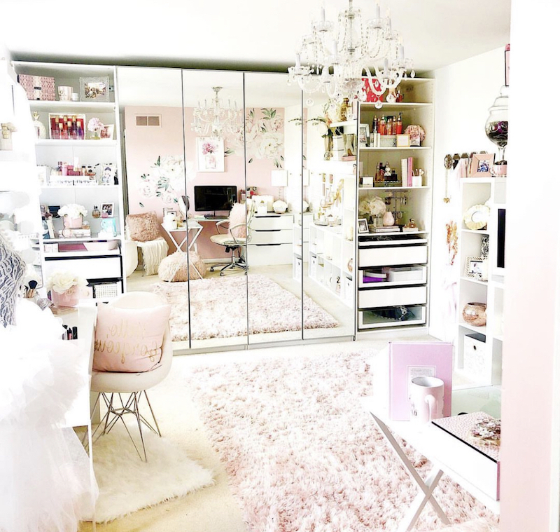 27+ Vanity Room Ideas That Deliver Beauty in 2024 Houszed