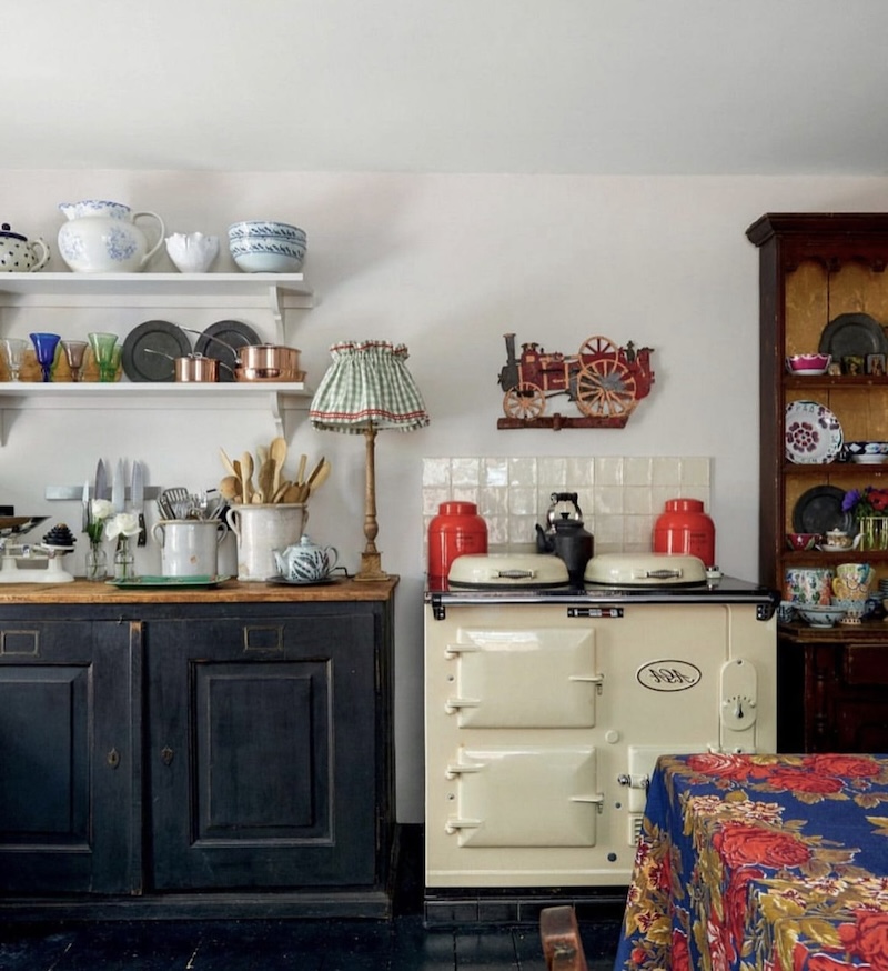 dark kitchen cabinet ideas