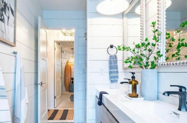 coastal cottage bathroom