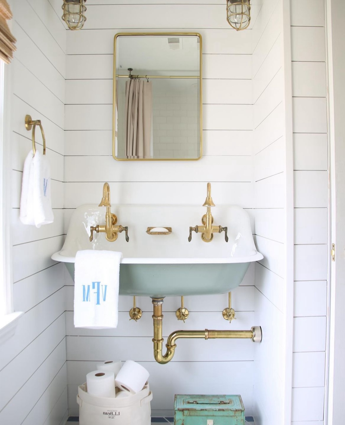 Shoreline Chic 33+ Coastal Cottage Bathroom Ideas That Capture Seaside