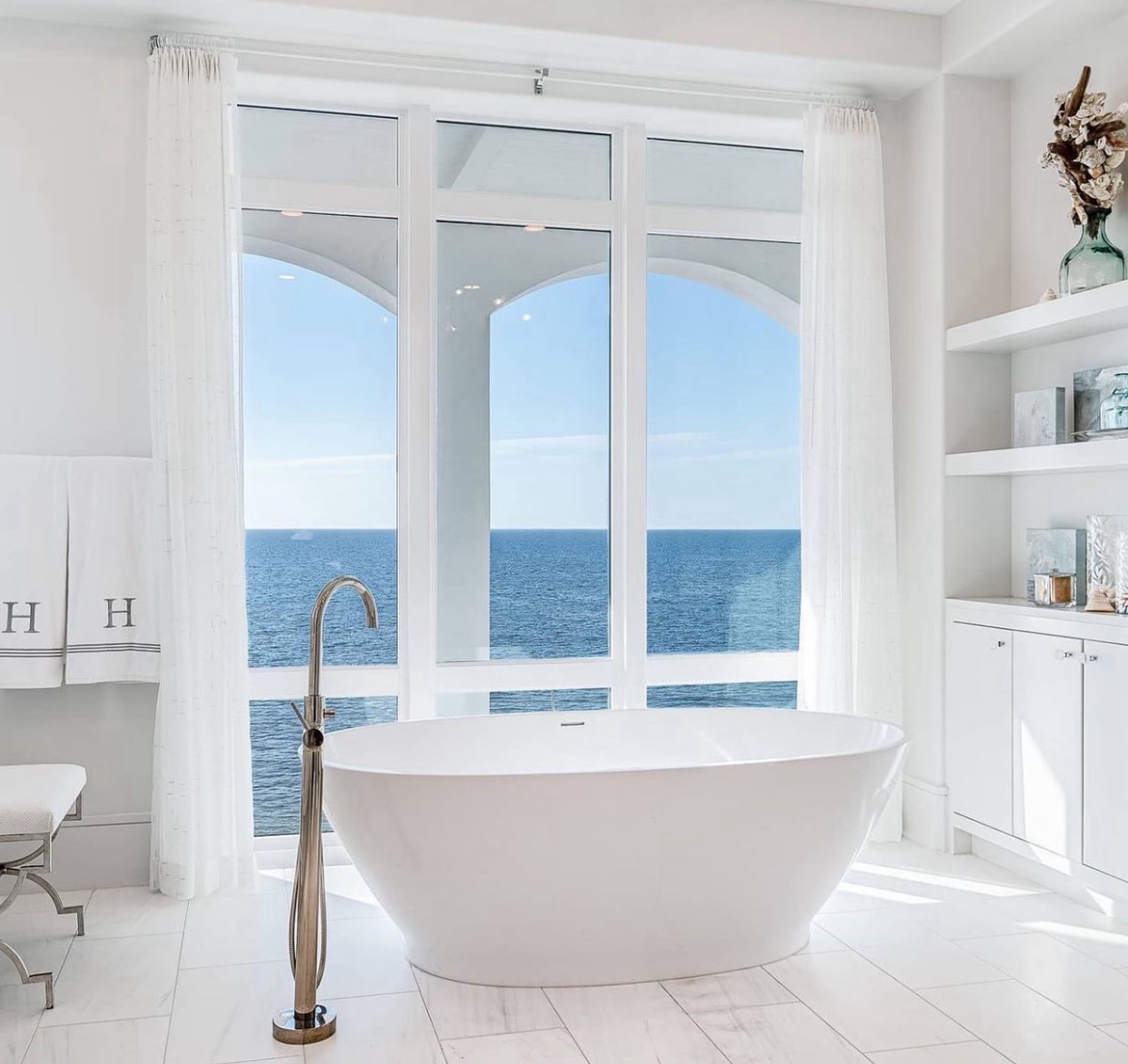 Shoreline Chic 33+ Coastal Cottage Bathroom Ideas That Capture Seaside
