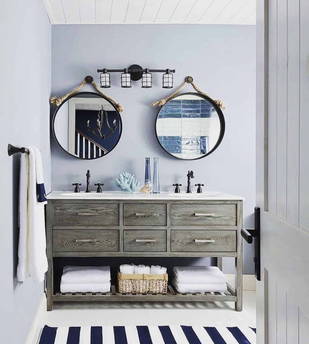 Shoreline Chic 33+ Coastal Cottage Bathroom Ideas That Capture Seaside