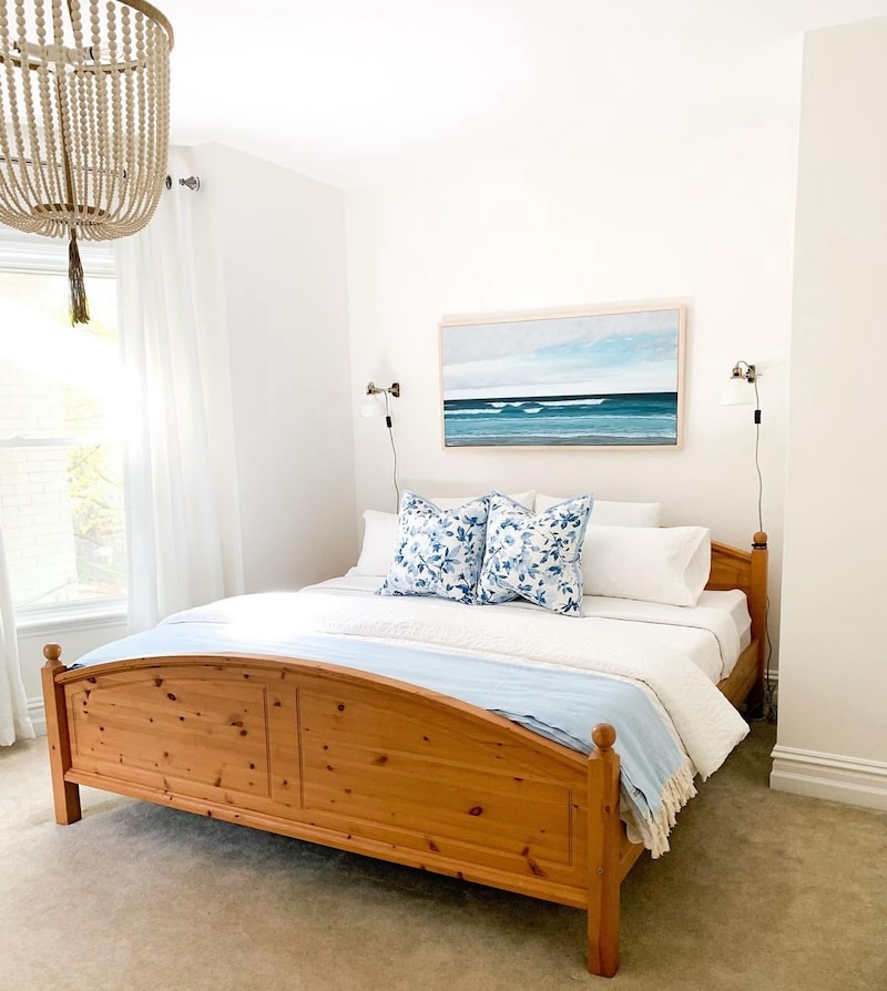 coastal cottage bedroom idea