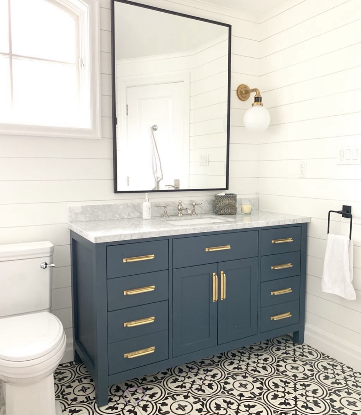 Shoreline Chic 33+ Coastal Cottage Bathroom Ideas That Capture Seaside