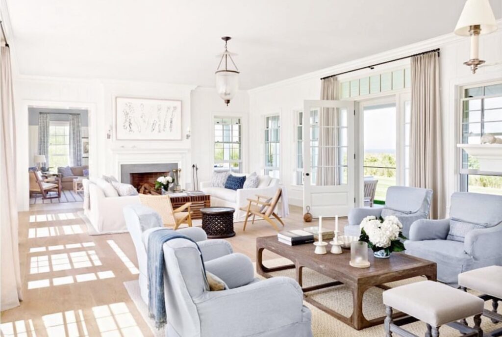 coastal cottage style living room idea