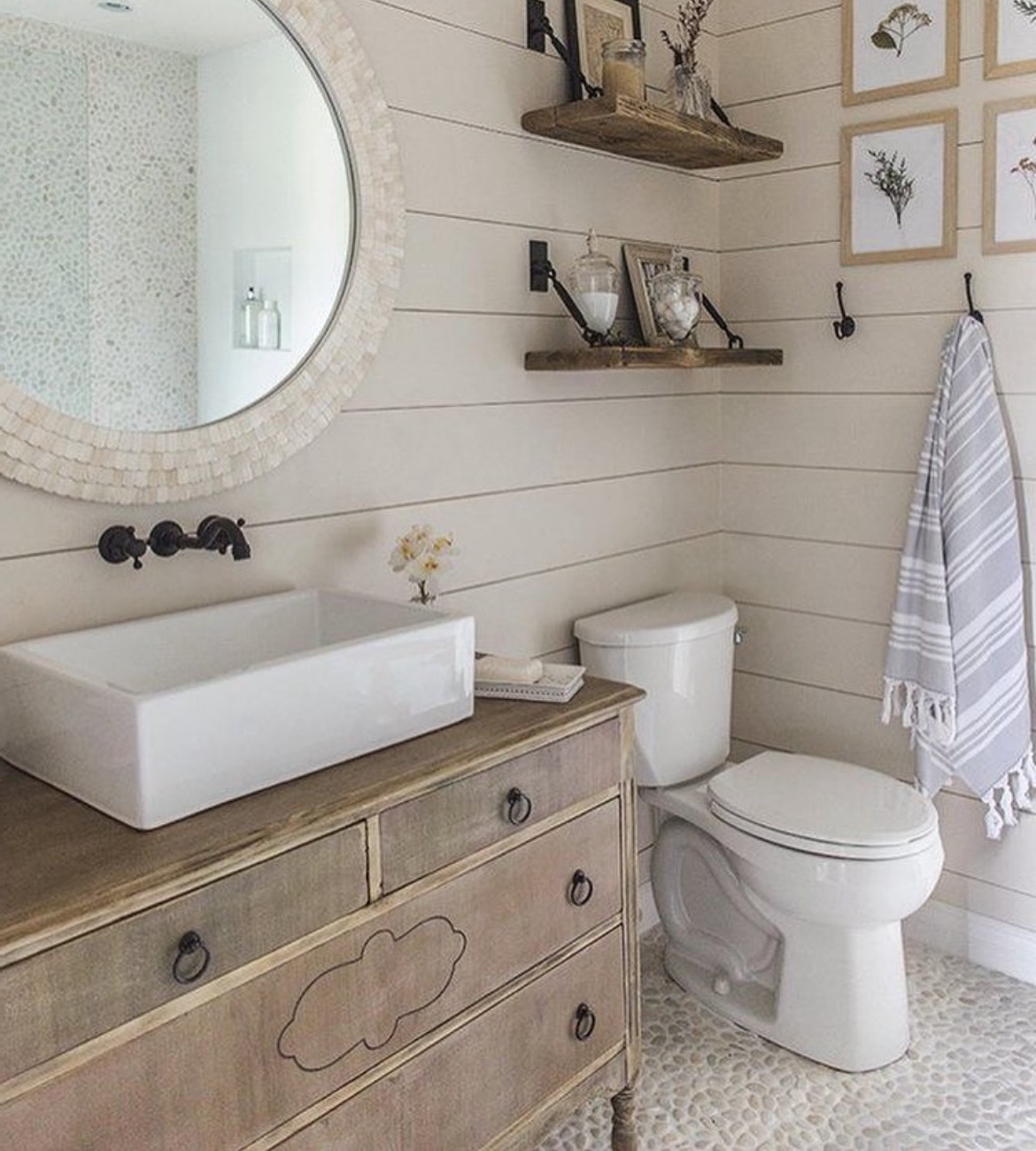 Shoreline Chic 33+ Coastal Cottage Bathroom Ideas That Capture Seaside
