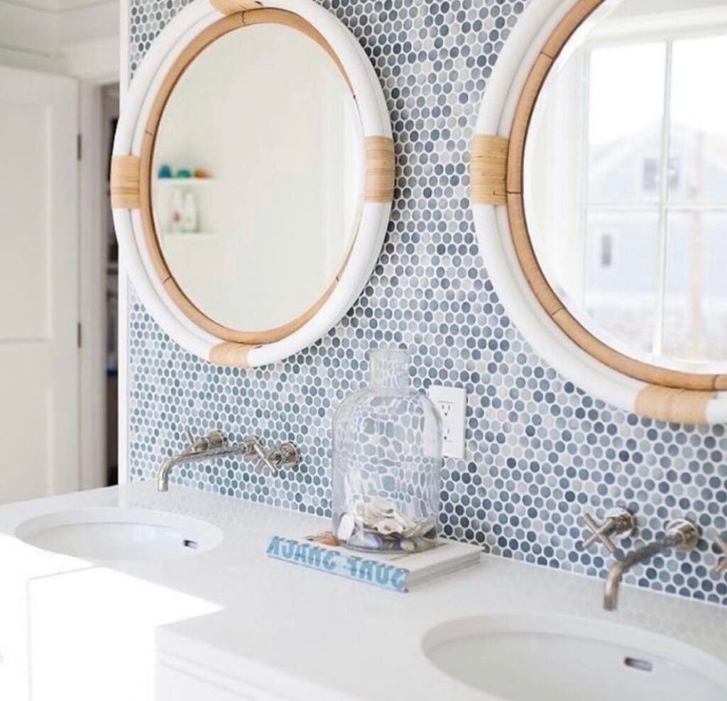 white coastal cottage bathroom