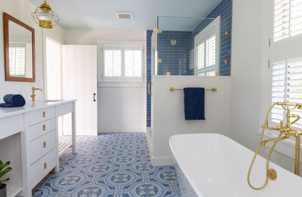 white coastal cottage bathroom ideas